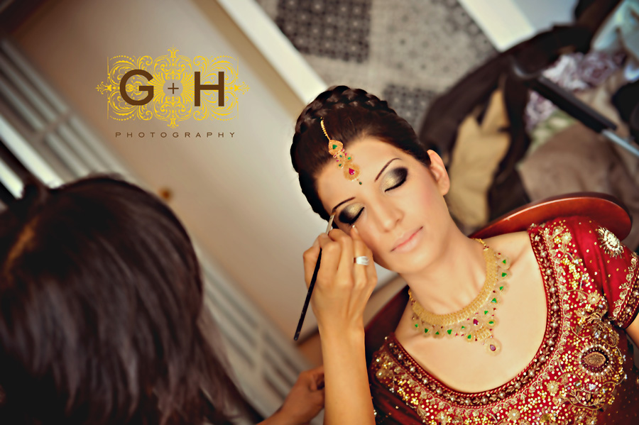 There are SOO many beautiful getting ready shots of Hena that i absolutley